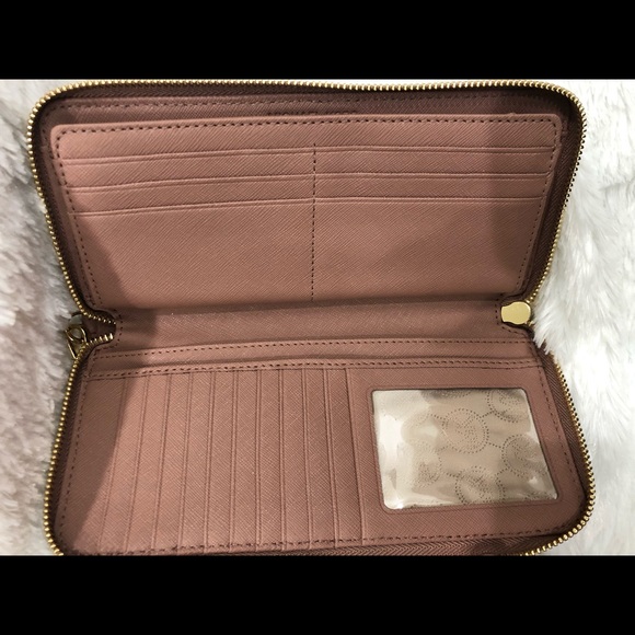 Michael Kors Dusty Rose Wallet - Picture 2 of 2